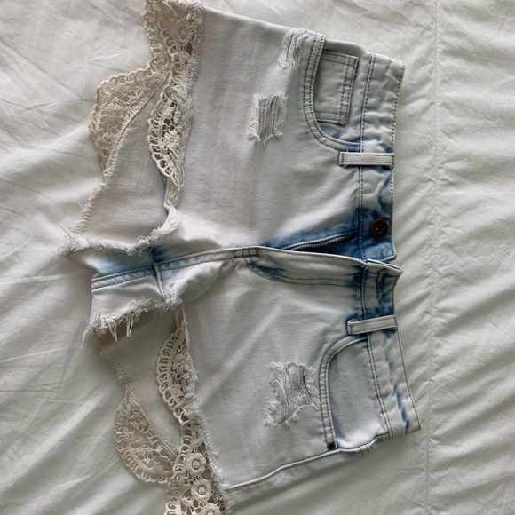 Light wash denim shorts - Picture 1 of 2